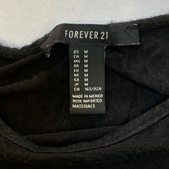 Graphic Crop Top - Picture 3 of 4